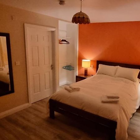 Brownstown Spacious Curragh 2-Bed Apartment With Own Entrance מראה חיצוני תמונה
