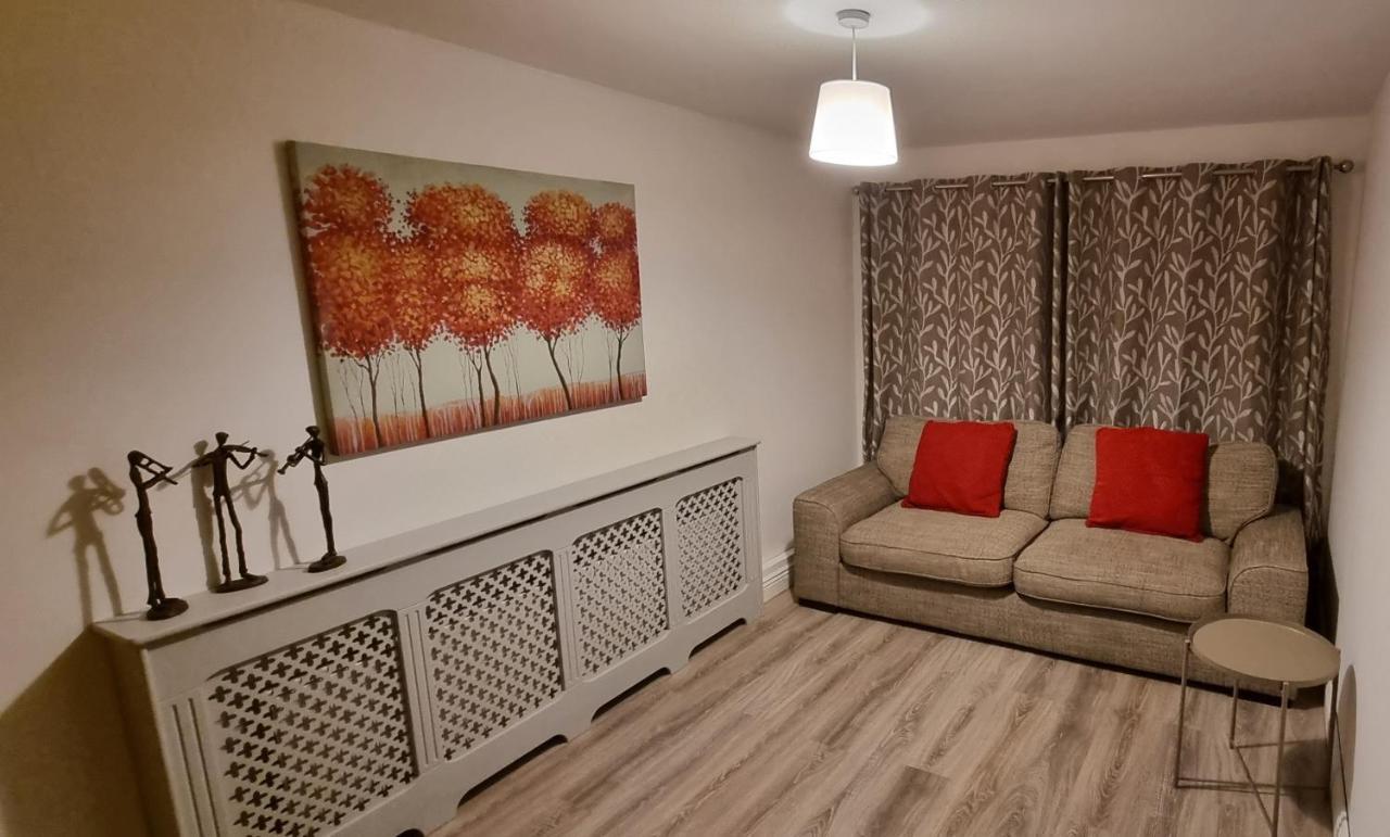 Brownstown Spacious Curragh 2-Bed Apartment With Own Entrance מראה חיצוני תמונה
