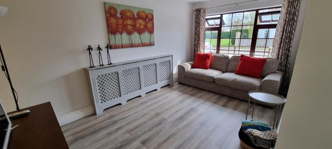 Brownstown Spacious Curragh 2-Bed Apartment With Own Entrance מראה חיצוני תמונה