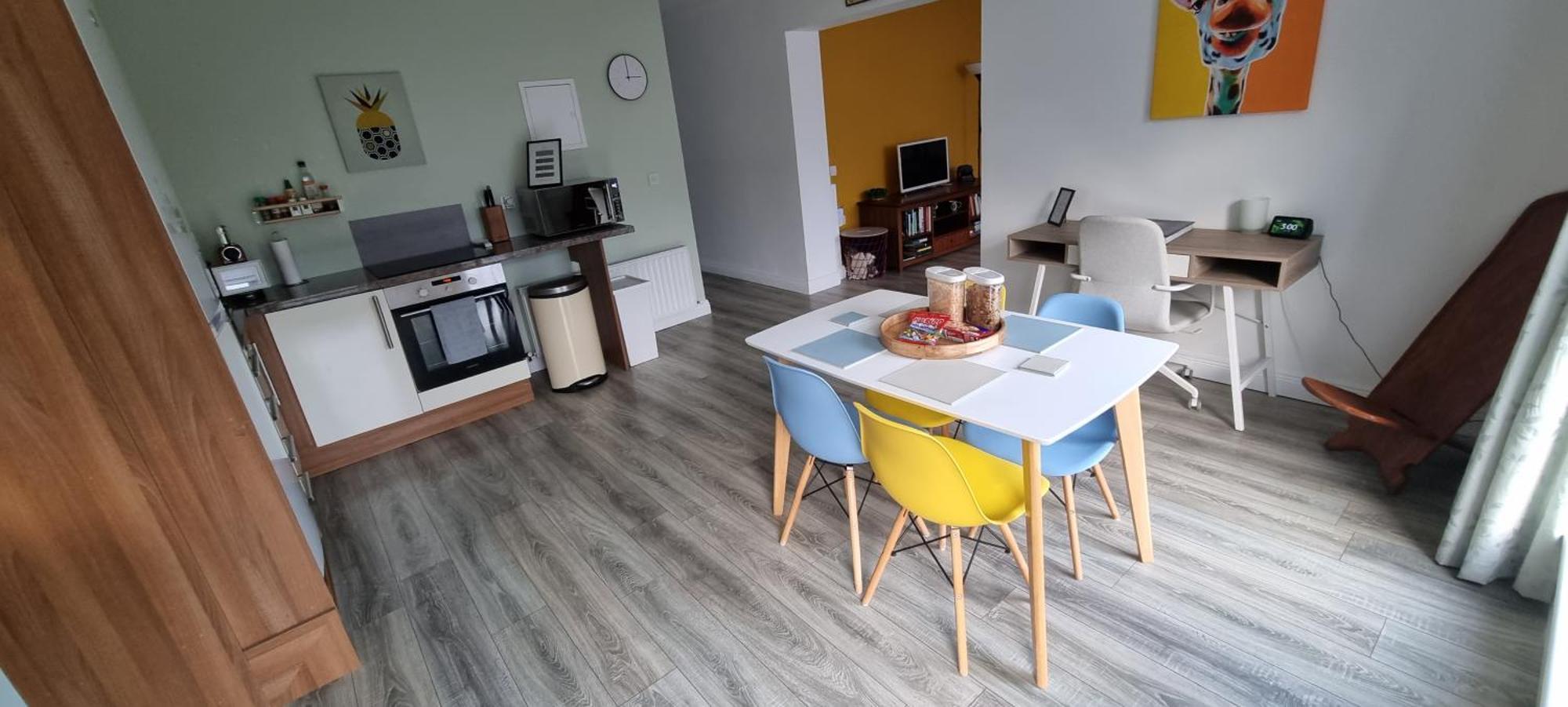 Brownstown Spacious Curragh 2-Bed Apartment With Own Entrance מראה חיצוני תמונה